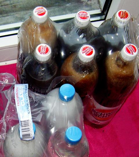 Teilweise gefrorene Flaschen